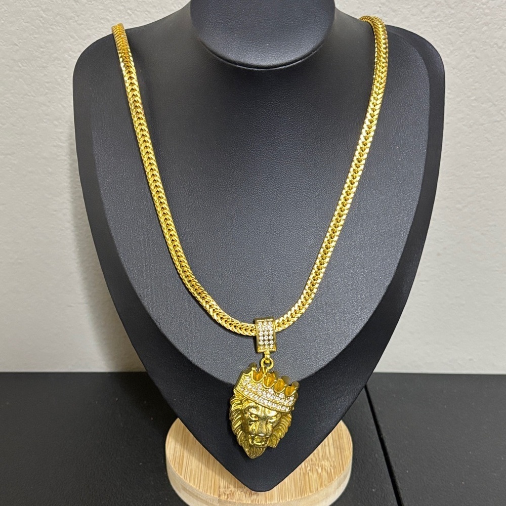 Majestic Chunky Gold Tone Rhinestone Crown Lion Pendant Necklace